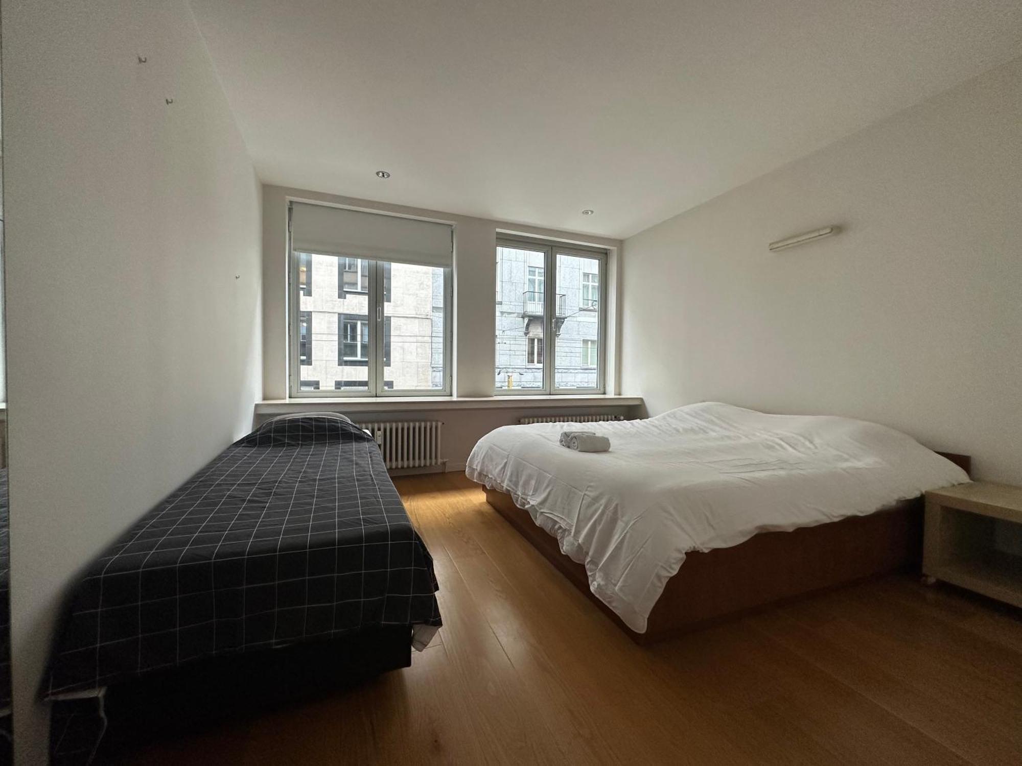2 Bedroom In Lovely Louise Area Apartment Brüssel